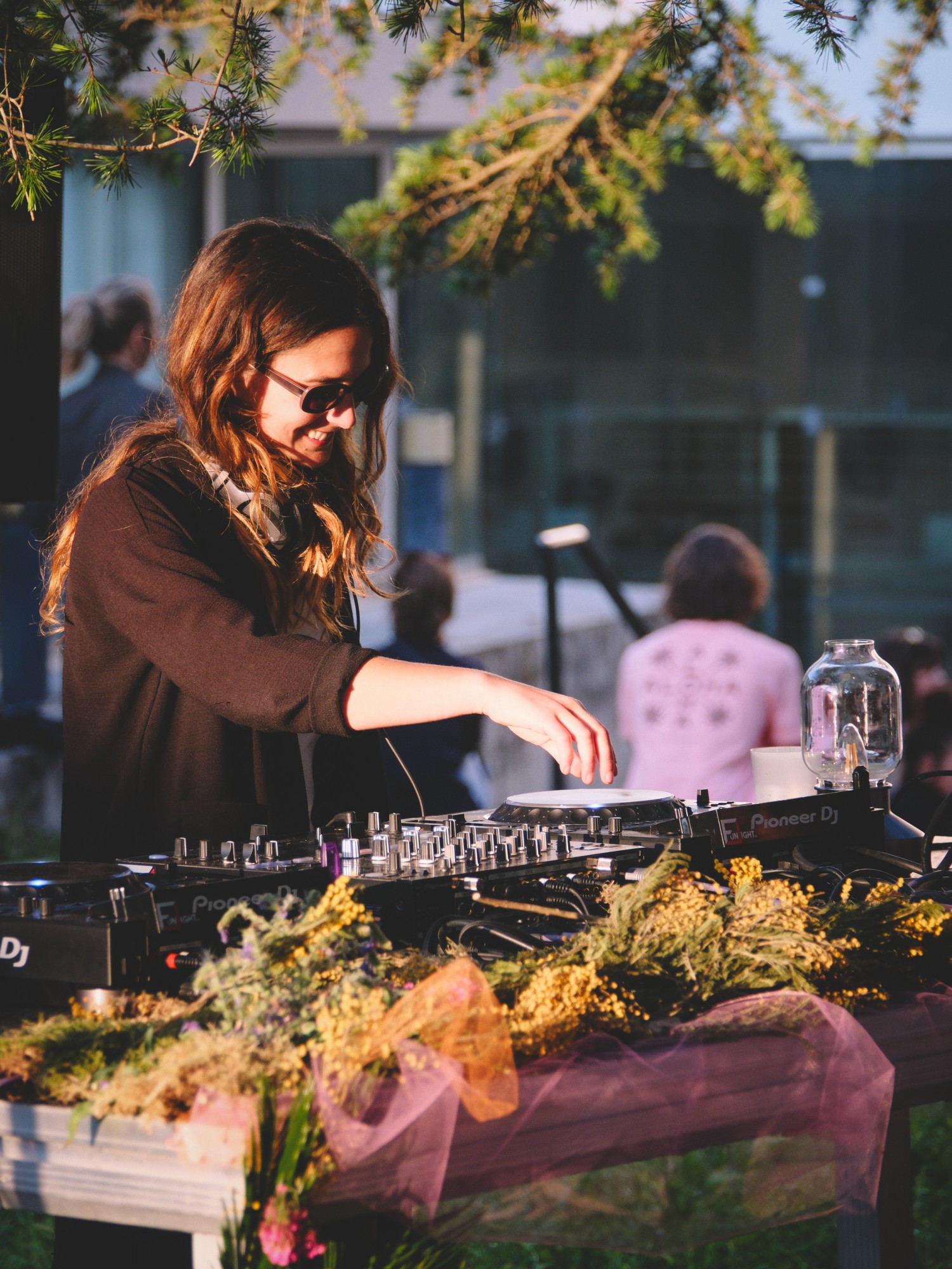 Adélie au DJ set en premiere partie de soirée
@ade.doubledouble
Crédit photo Jean Kader