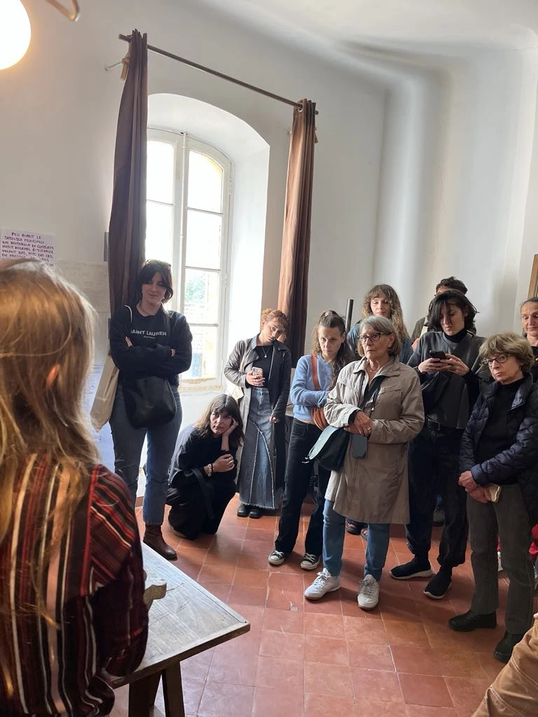 Louise Noël rencontre mi-parcours, résidence tremplin et curatoriale voyons voir à la ferme du Défend<br />
<br />
Crédit photo Nassimo Berthome / voyons voir
