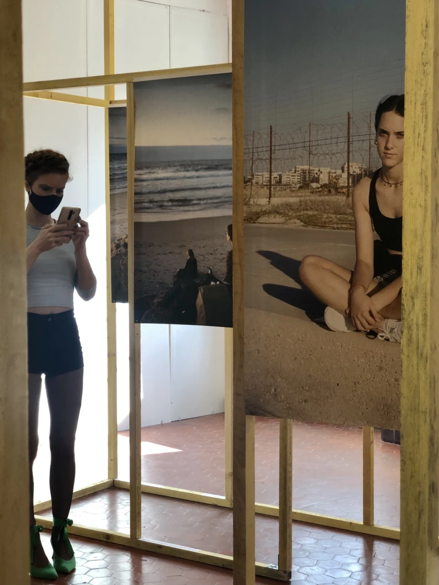 <em>Les Cabanes</em>, Nina Medioni, 2021. Photo : Clara Sfadj