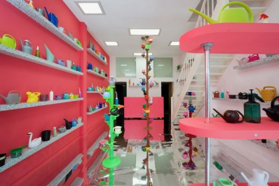 natuurlijk-installation-by-ghita-skali-with-butt-cleaners-shelves-years-of-online-and-offline-hunting-of-butt-cleaners-marble_mo
