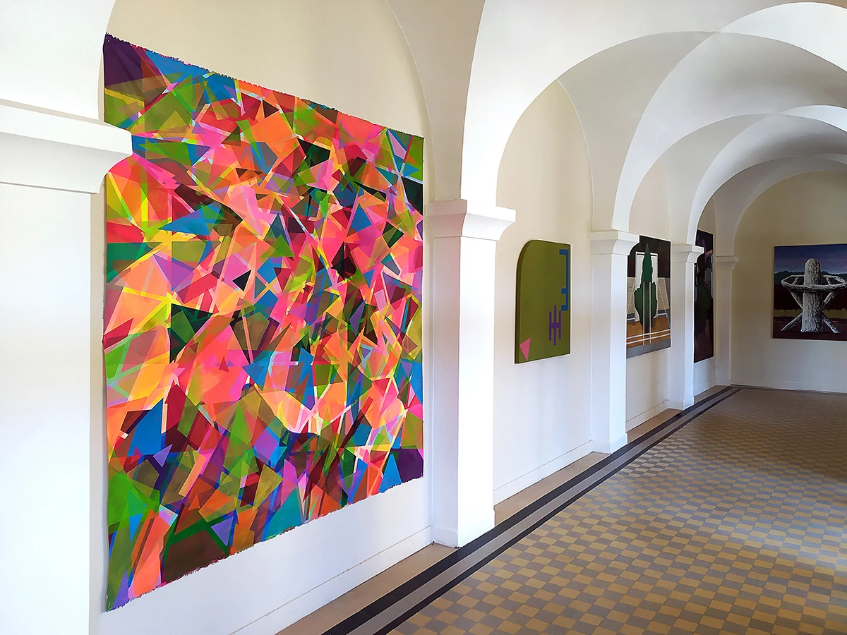 Vue de l’exposition <em>Plus près de toi</em> Le Cloître (c) photo P. Klemensiewicz