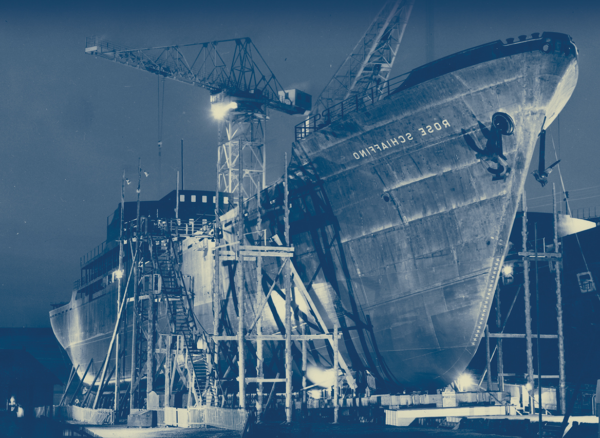 Le *Rose Schiaffino*, bateau en construction au Chantier naval de Provence, première moitié du XXème siècle, archives communales de Port de Bouc