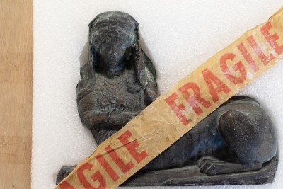 elias-kurdy-sphinx-de-palmyre-2023-platre-patine-et-cuivre-20-x-26-x-5-cm-elias-kurdy