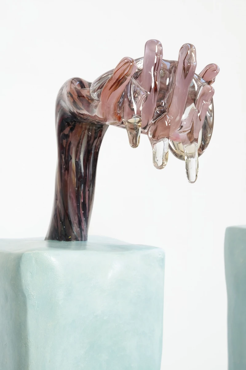 Tamar Hirschfeld, <em>Les Mains</em>, 2022. © Tamar Hirschfeld, photo © Cirva