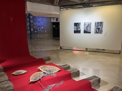 El hilo vibrante · rituales artísticos contemporáneos. Exposition Museo del Banco Central de Costa Rica. San José, 2023. © dos mares