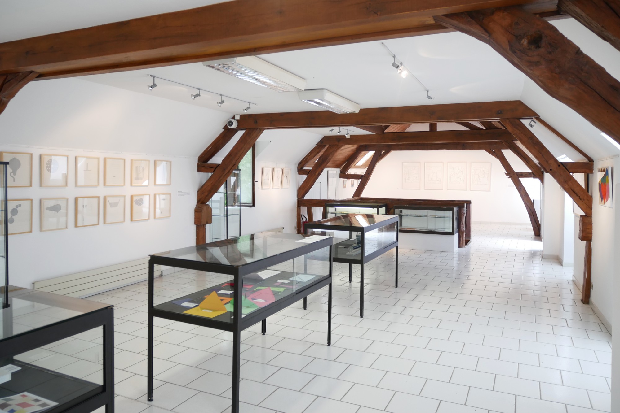 Vue de l’exposition « Va-et-vient » à La Métairie Bruyère, été 2021.