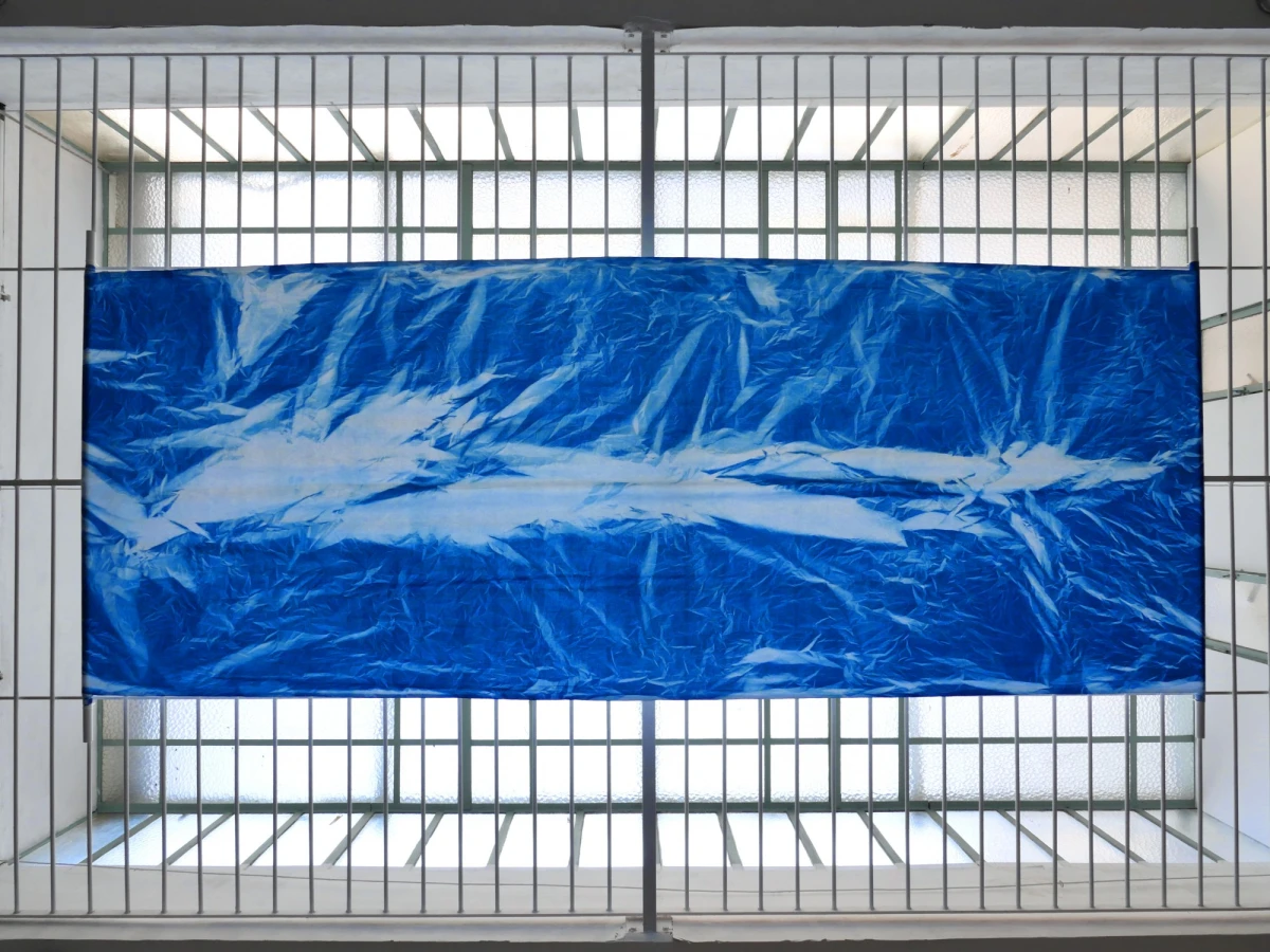 gethan&myles, <em>Explosion fixe / Fissure ; sommet de Béouveyre ; 14h15-14h19, 24 août, 2019</em> ; Cyanotype sur coton © gethan&myles