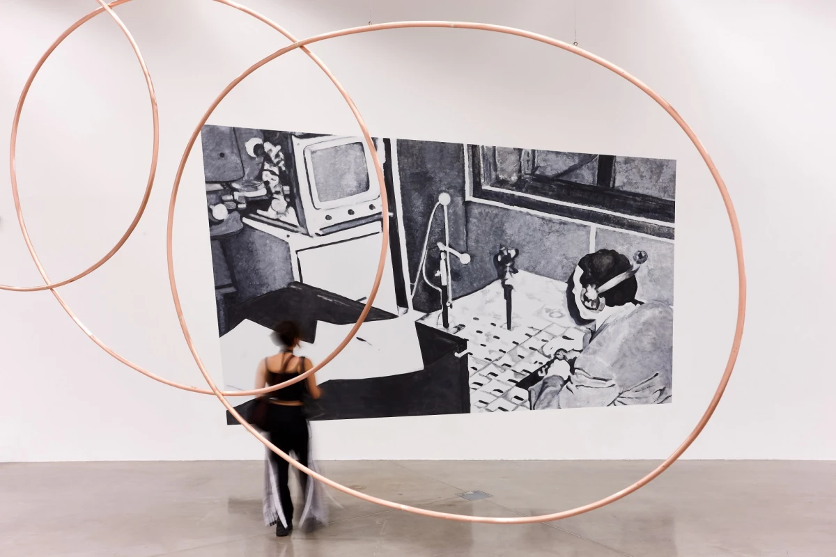 Vue d’exposition Ângela Ferreira, Rádio Voz da Liberdade. Photos Laurent Lecat / Frac Provence-Alpes-Côte d’Azur