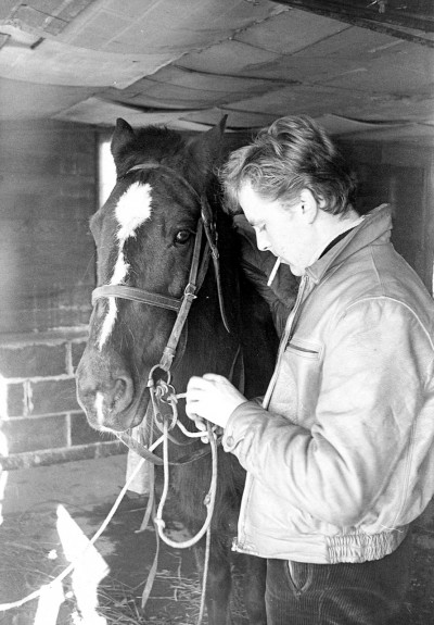 *Wolfgang Stoerchle et son cheval Storm*, Oklahoma, June 1962. 
Courtesy Karen Couch Wieder.