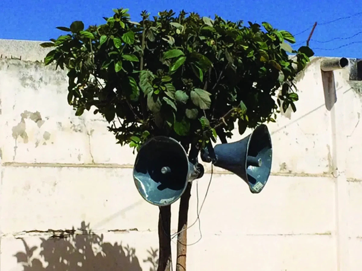 <em>Voix Publiques, </em>2018, vue d’installation. Installation sonore et programme de poésie panafricaine, diffusée à la Biennale de Dakar en 2018 © Louisa Babari