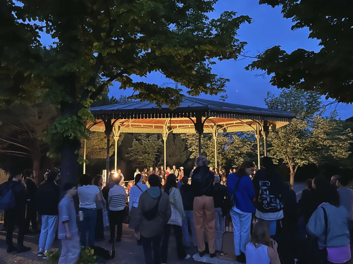 Ju Bourgain, <em>Circular Swing</em>, performance dans le Kiosque à Musique du Palais Longchamp, 4 mai 2024, dans le cadre du festival PAC, proposé par SISSI club et Triangle-Astérides centre d’art contemporain d’intérêt national
