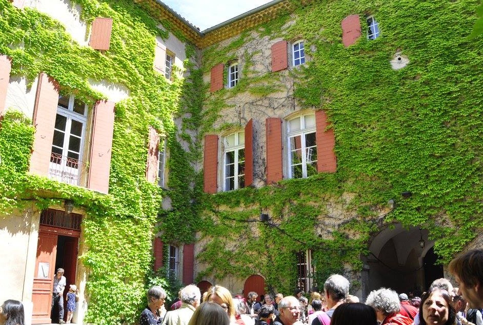 cour-du-chateau.-arteum-jour-de-vernissage_2