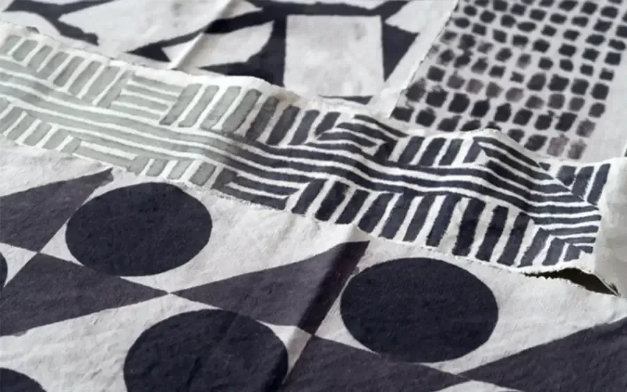 Teinture textile et motifs à l’argile © Emilie Fayet