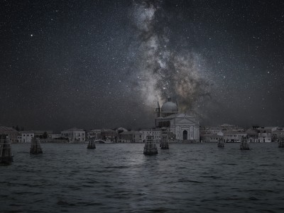 Thierry Cohen. Venice 45° 25’ 51’’ N 2021-10-08 LST 22:18, de la série "Villes éteintes", 2021.
Tirage à encres pigmentaires, 104 x 154 cm.
Avec l’aimable autorisation de la galerie Danziger à New York et de l’artiste
© Thierry Cohen