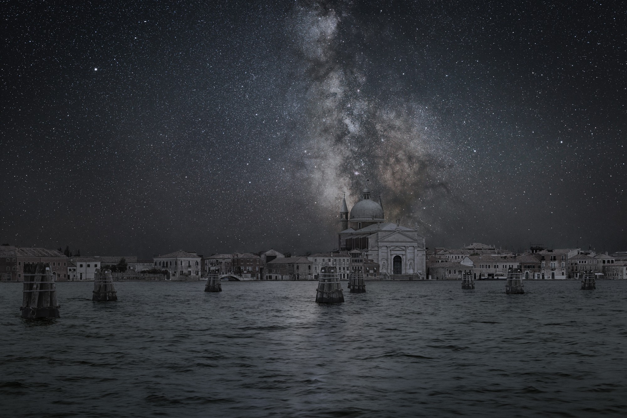 Thierry Cohen. Venice 45° 25’ 51’’ N 2021-10-08 LST 22:18, de la série 