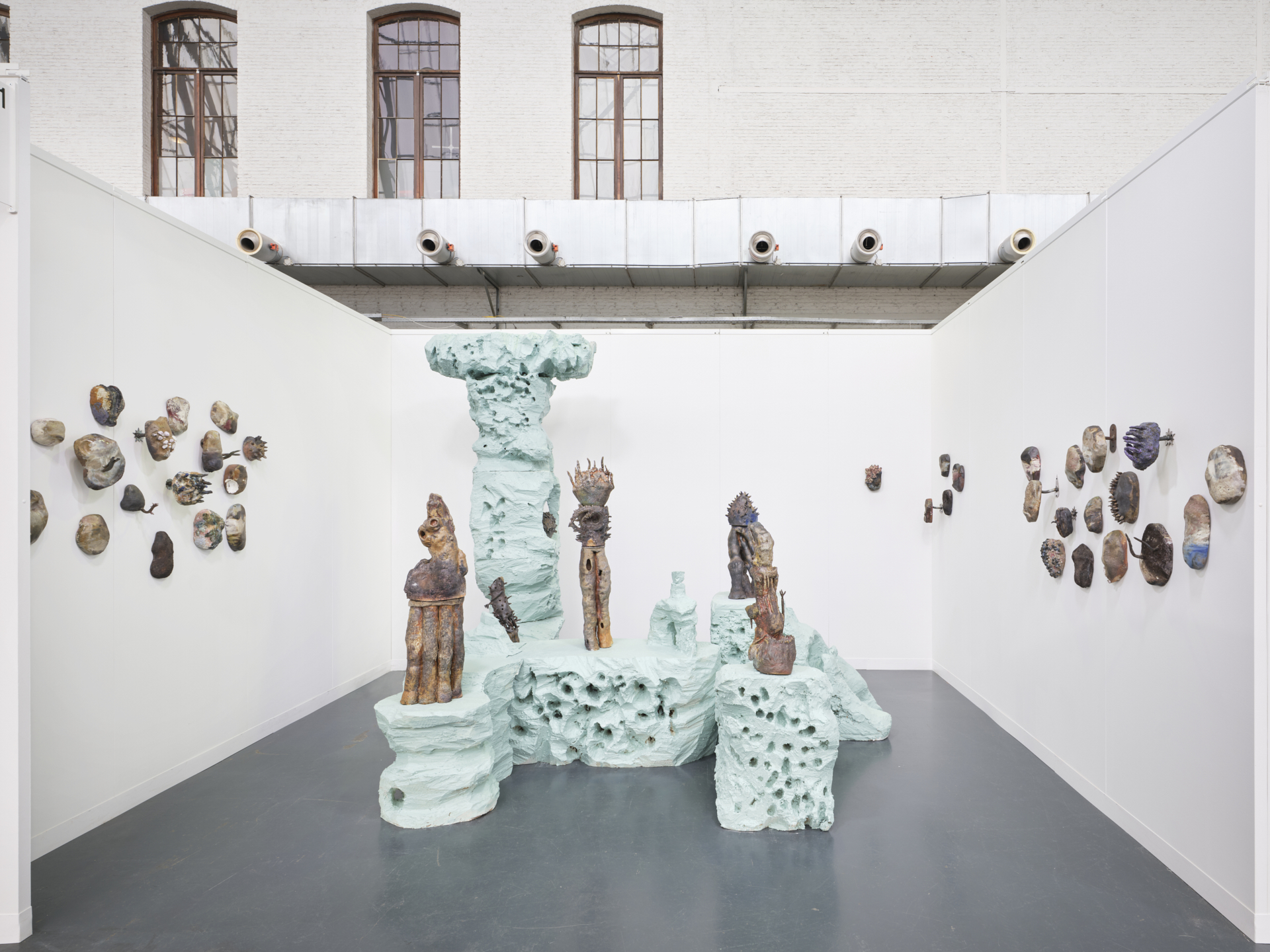Damien Fragnon, *The Alpha Seashell Grotto 2140*, installation Ceramic Brussels, 2025. Photo : Yosuke Kojima