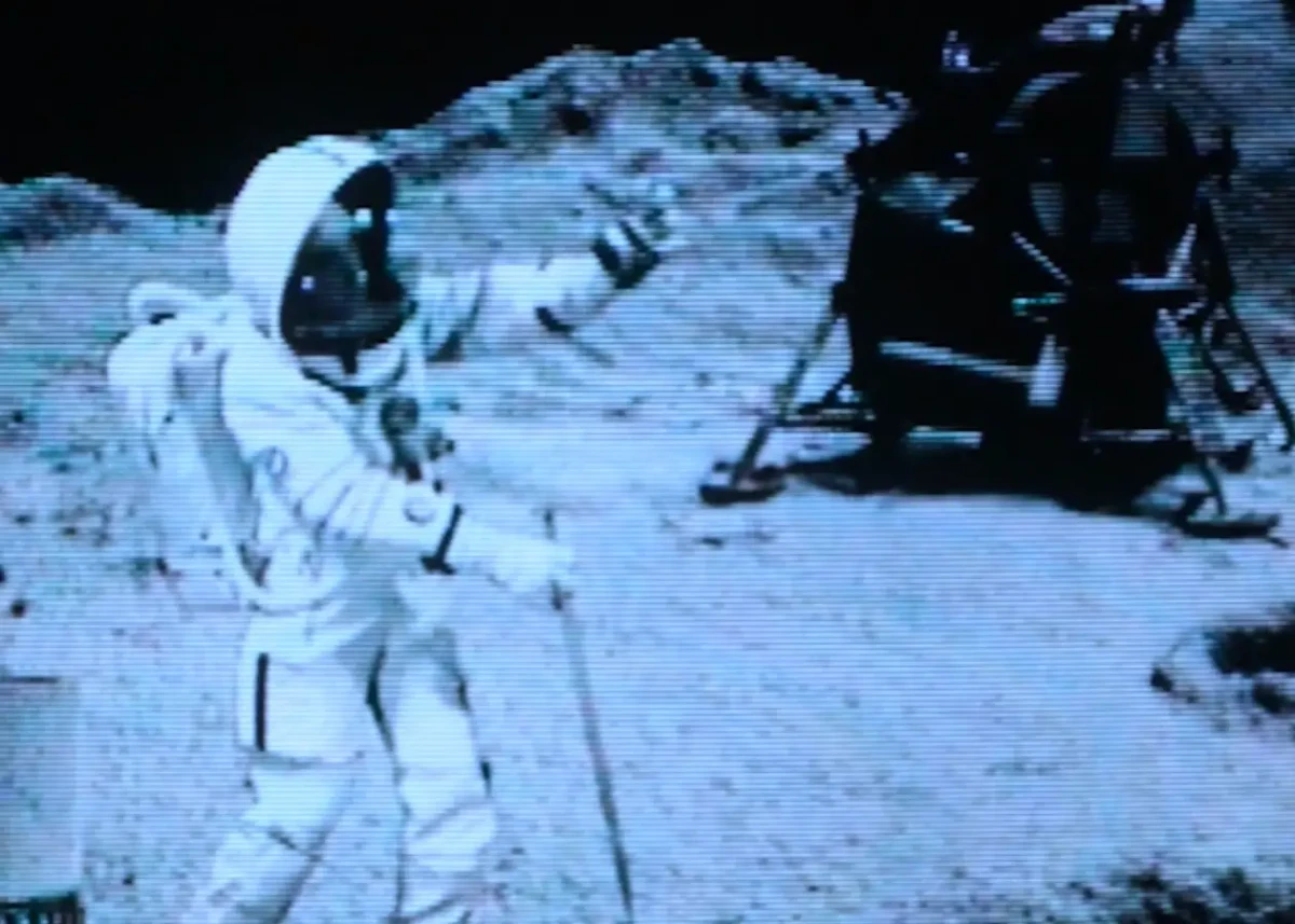 pierrick-on-the-moon-4