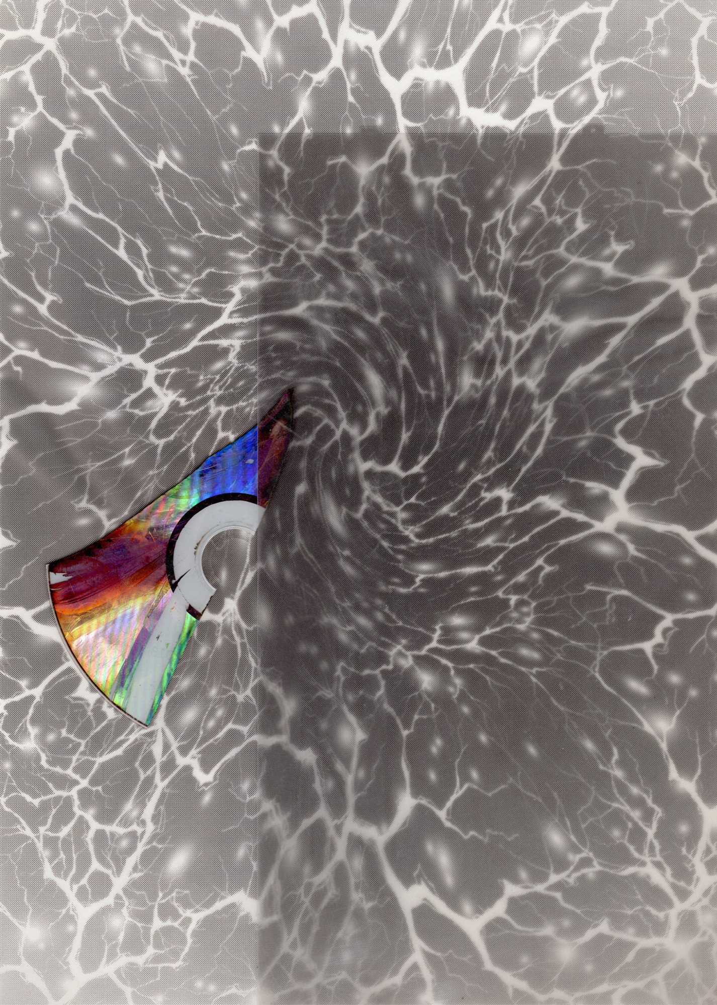 Betwixt, trame manga, éclat de DVD, filtre polariseur scannés, 2025.