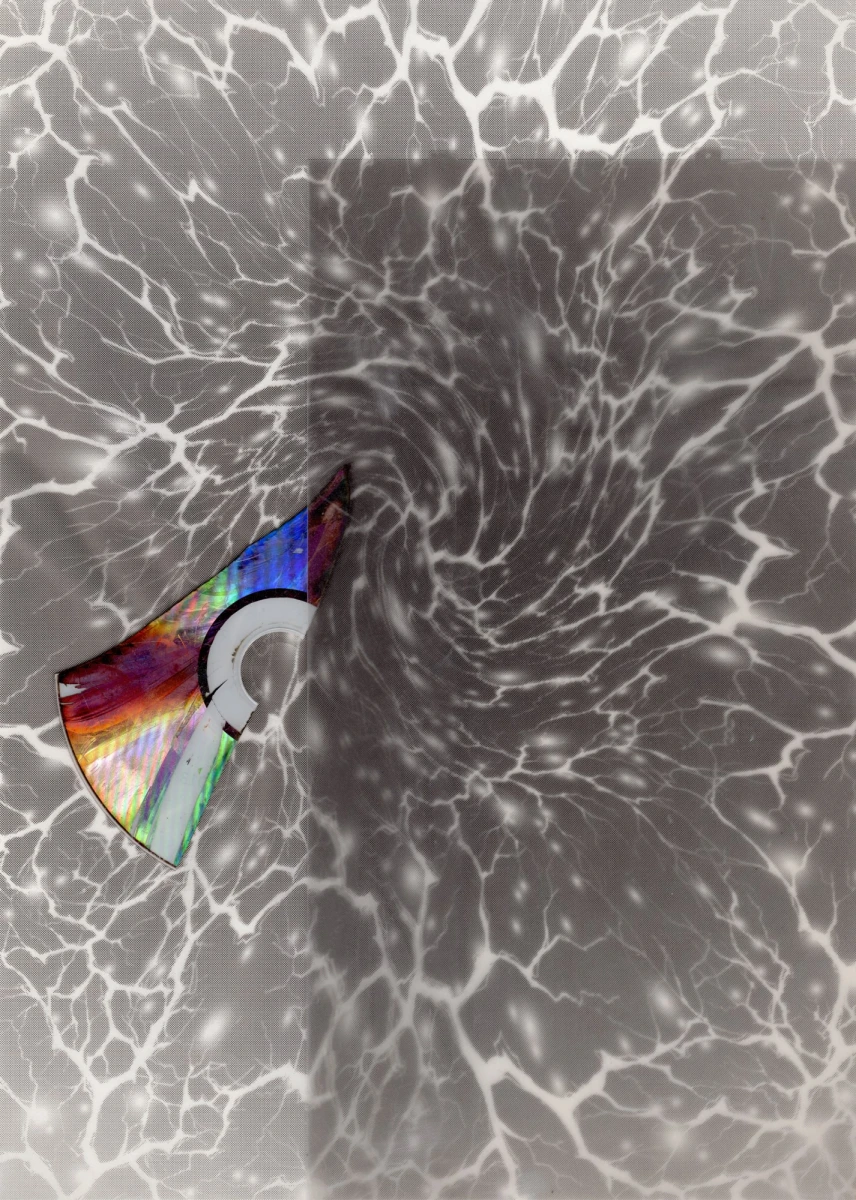 Betwixt, trame manga, éclat de DVD, filtre polariseur scannés, 2025.