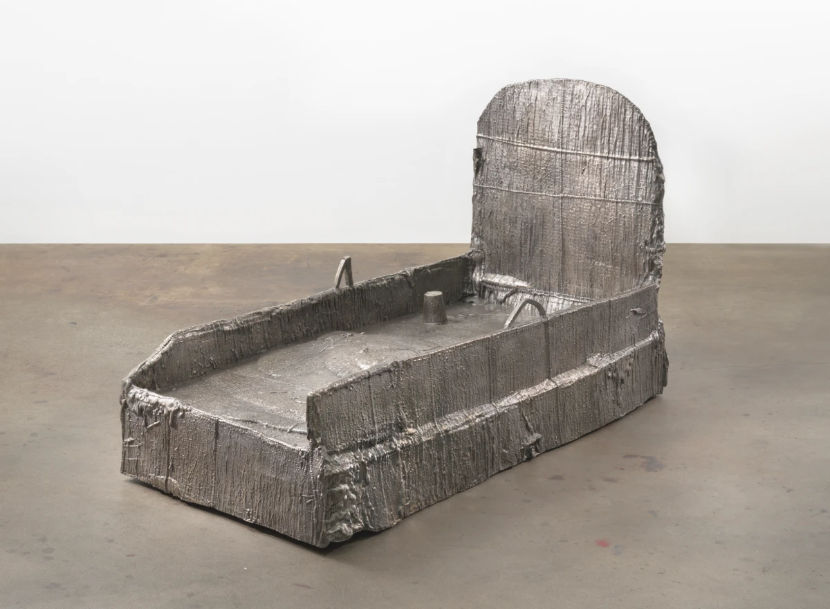 Sterling Ruby, <em>TROUGH</em>, bronze, 134 x 116,8 x 226,1 cm, 2014. Courtesy of Gagosian Gallery.