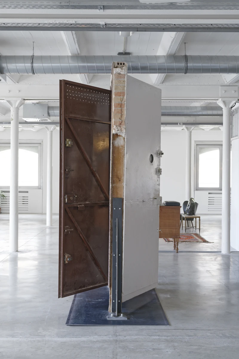 Lydia Ourahmane, <em>Barzakh</em>, vue d’exposition, Triangle - Astérides, centre d’art contemporain, Marseille, 2021. Crédit photo : Aurélien Mole.
